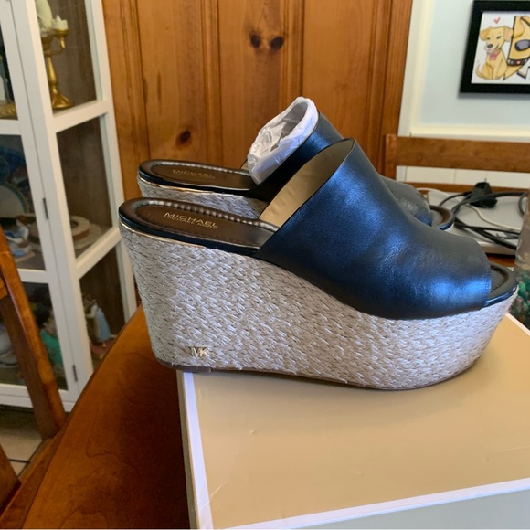 Michael Kors Size 10 Cunningham Wedges - Picture 4 of 6